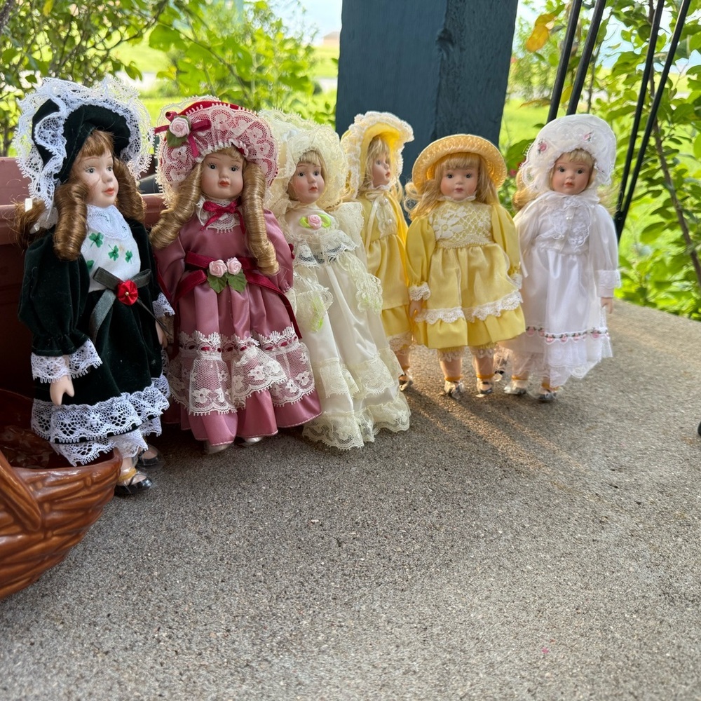 Classic Porcelain Dolls Girls Soft Body Victorian Lacey Dress Sets of 6
